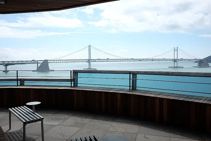 워킹홀리데이 민락 창가에서 본 광안리 바다