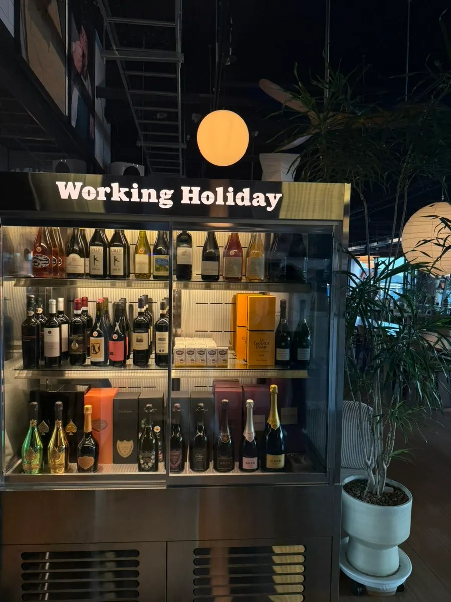 Stylish tables and chairs at Working Holiday Minrak