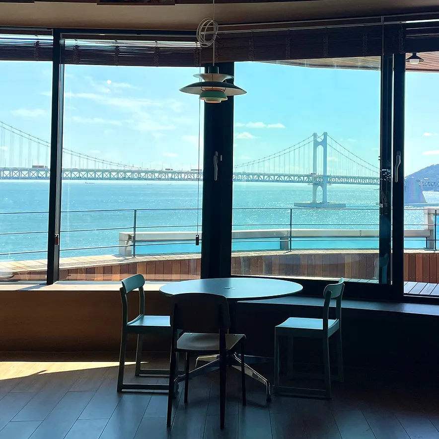 광안리 워킹홀리데이 민락 매장 분위기
