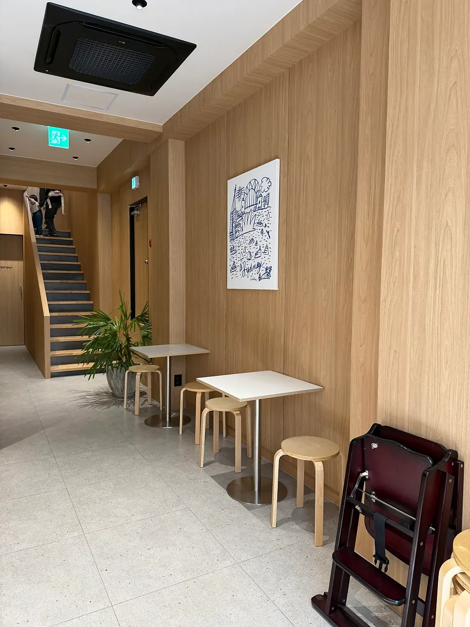 1st floor dining area and counter view