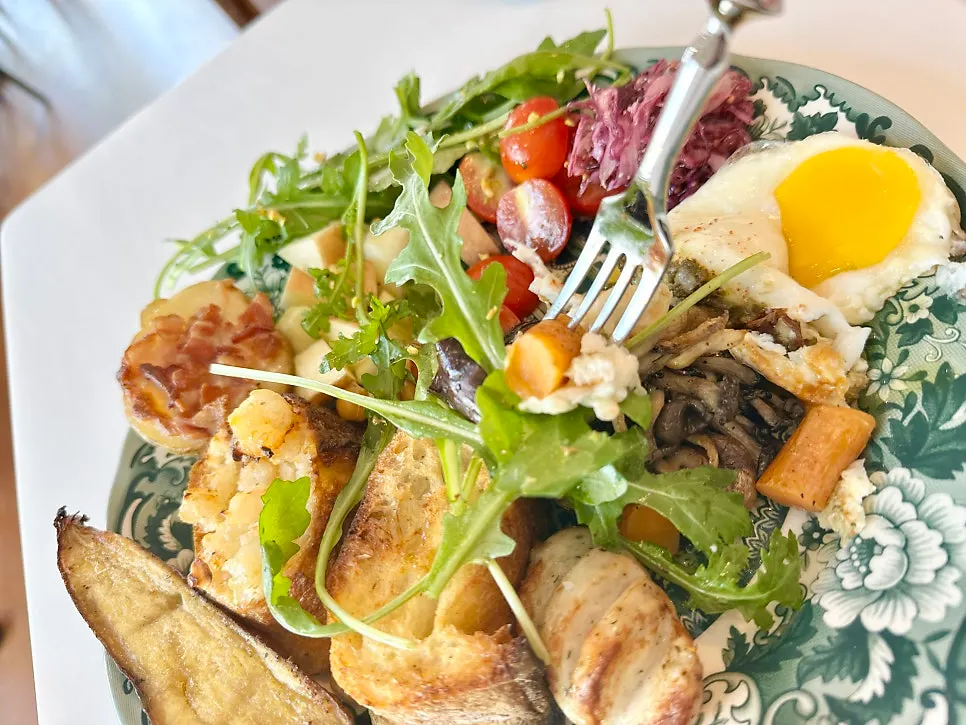 Rollmi brunch made up of varied ingredients