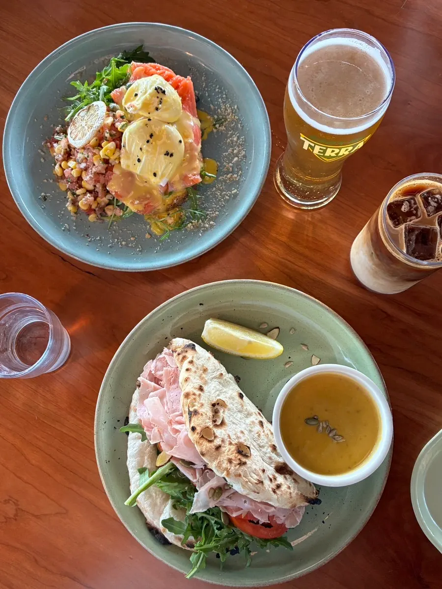 Panuozzo and salmon eggs Benedict served together