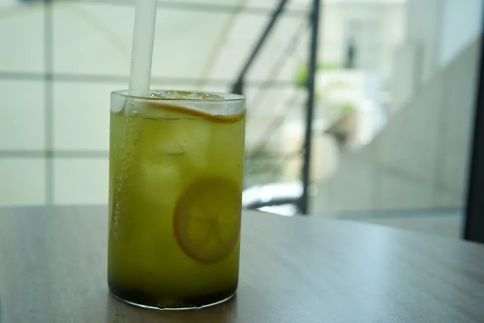 Table with brunch dishes and drinks together