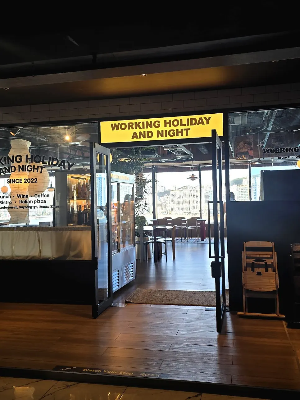 Exterior of the Gwangalli ocean-view brunch café with parking available