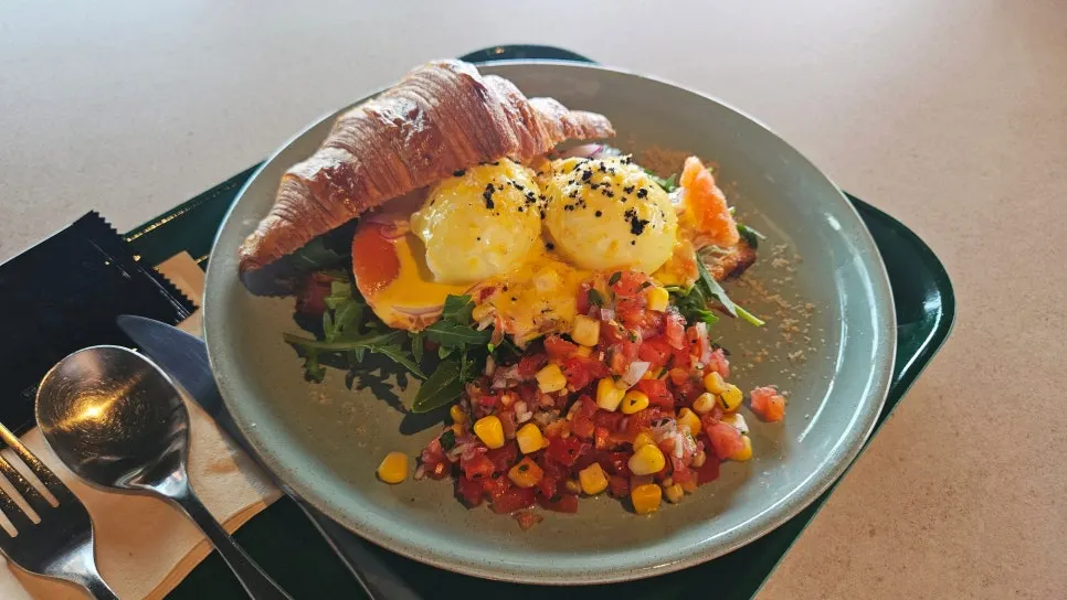 Table setting with two brunch plates at Working Holiday Minrak