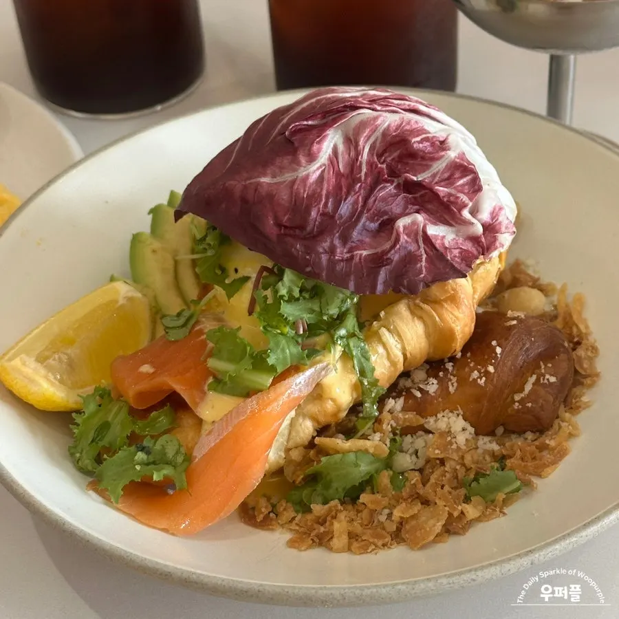 A plate of Famous Benny's signature brunch