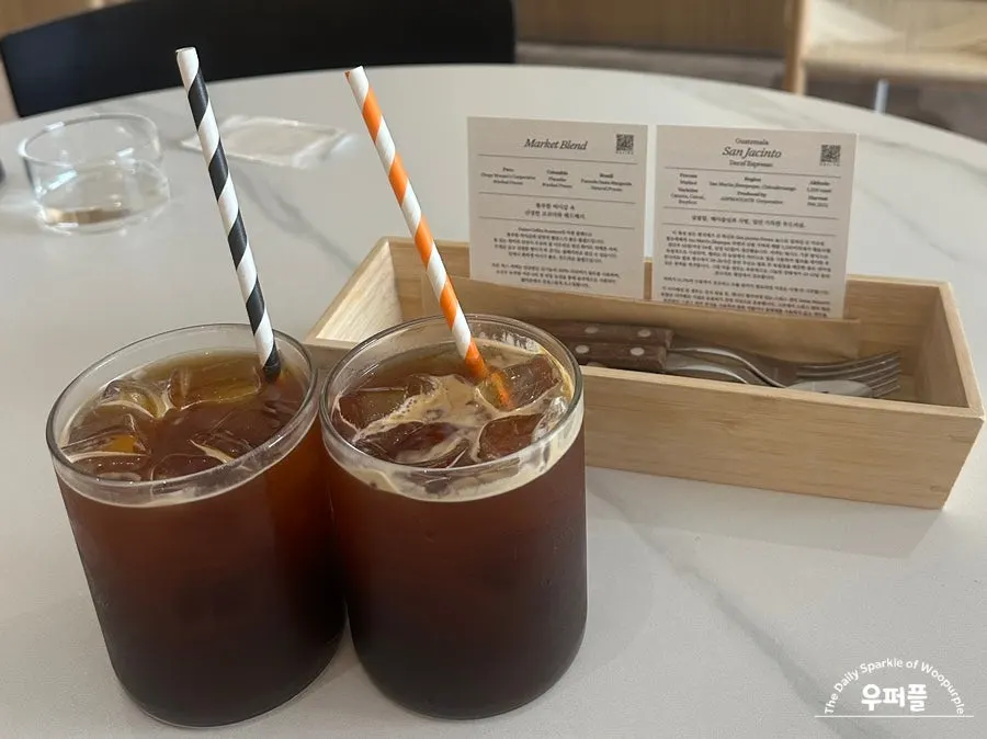 Americano and decaf Americano with a bean description card