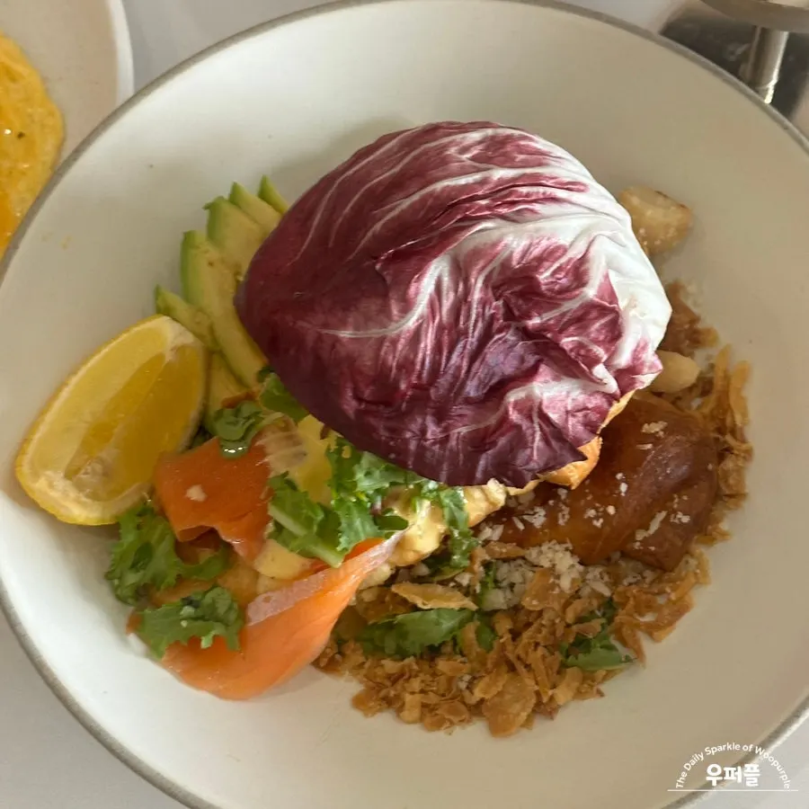 Famous Benny salmon brunch plate