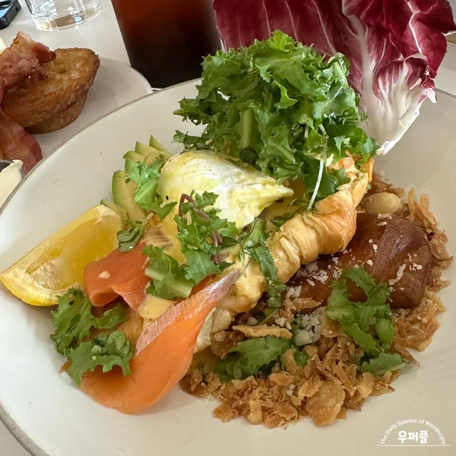 The Famous Benny with two poached eggs and salmon