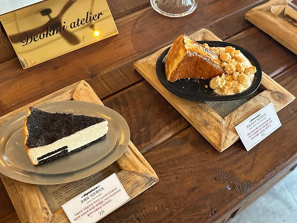 Cake display case at Deokmi Atelier Gwang-an Branch