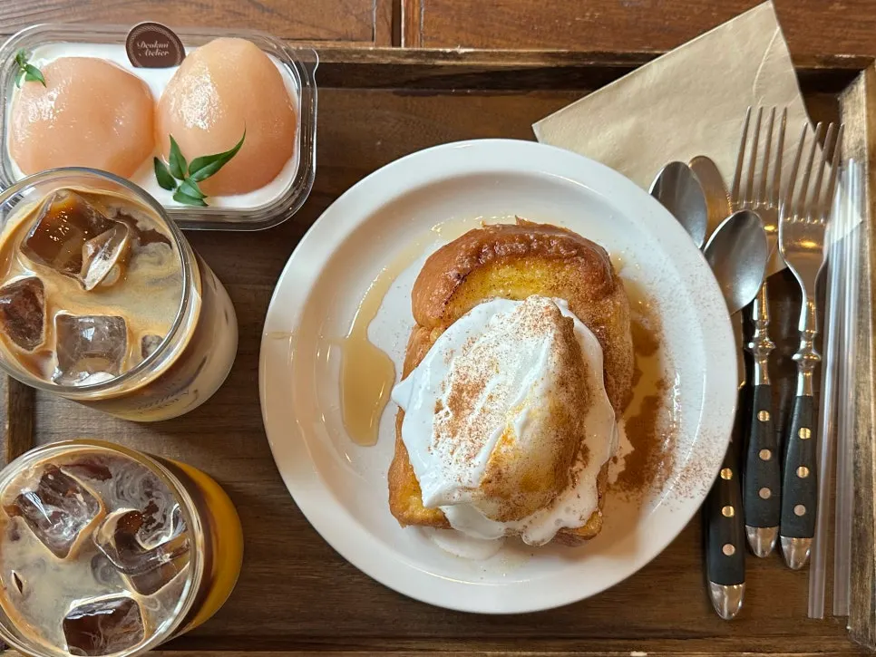 Table with two desserts and two drinks