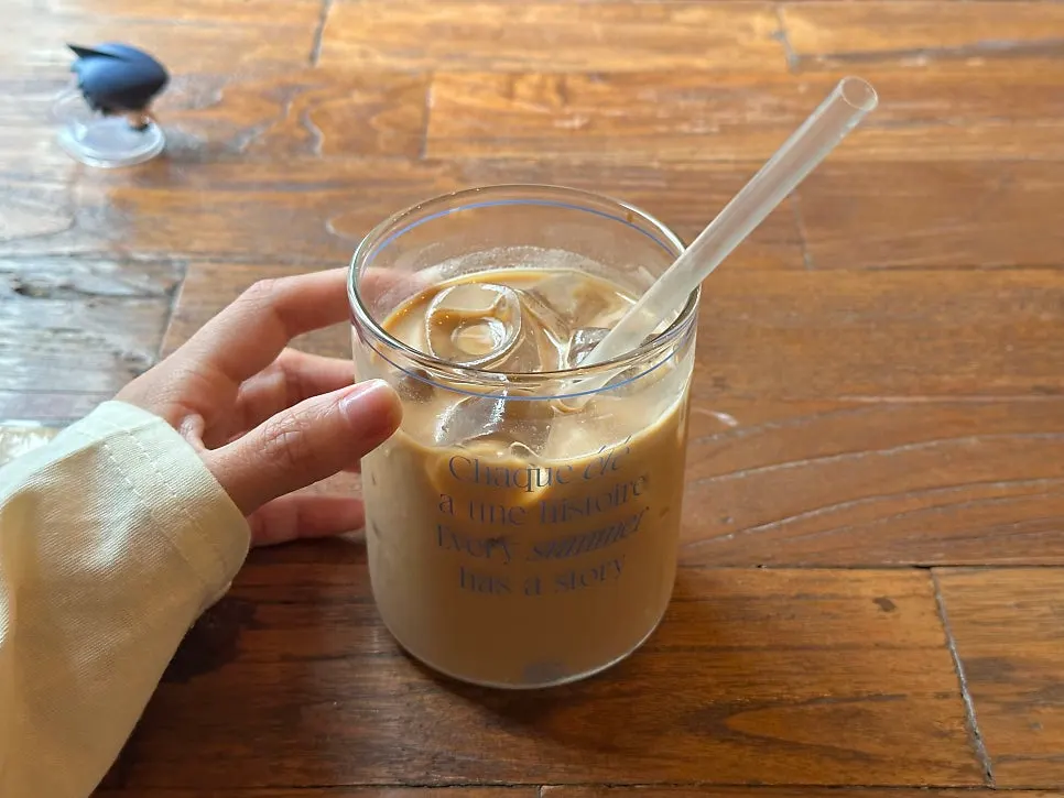 Close-up of the royal vanilla bean latte