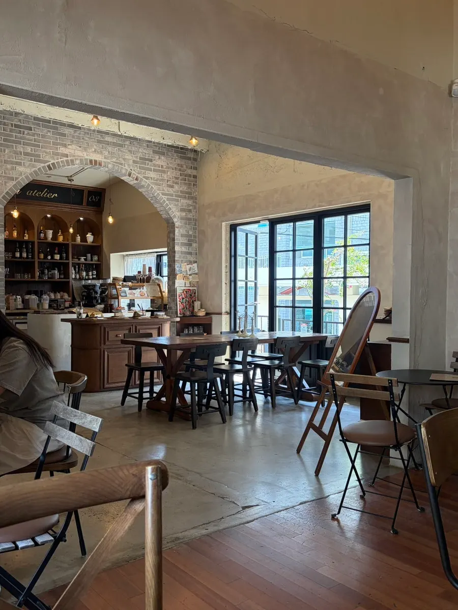 Spaciously arranged café table seating