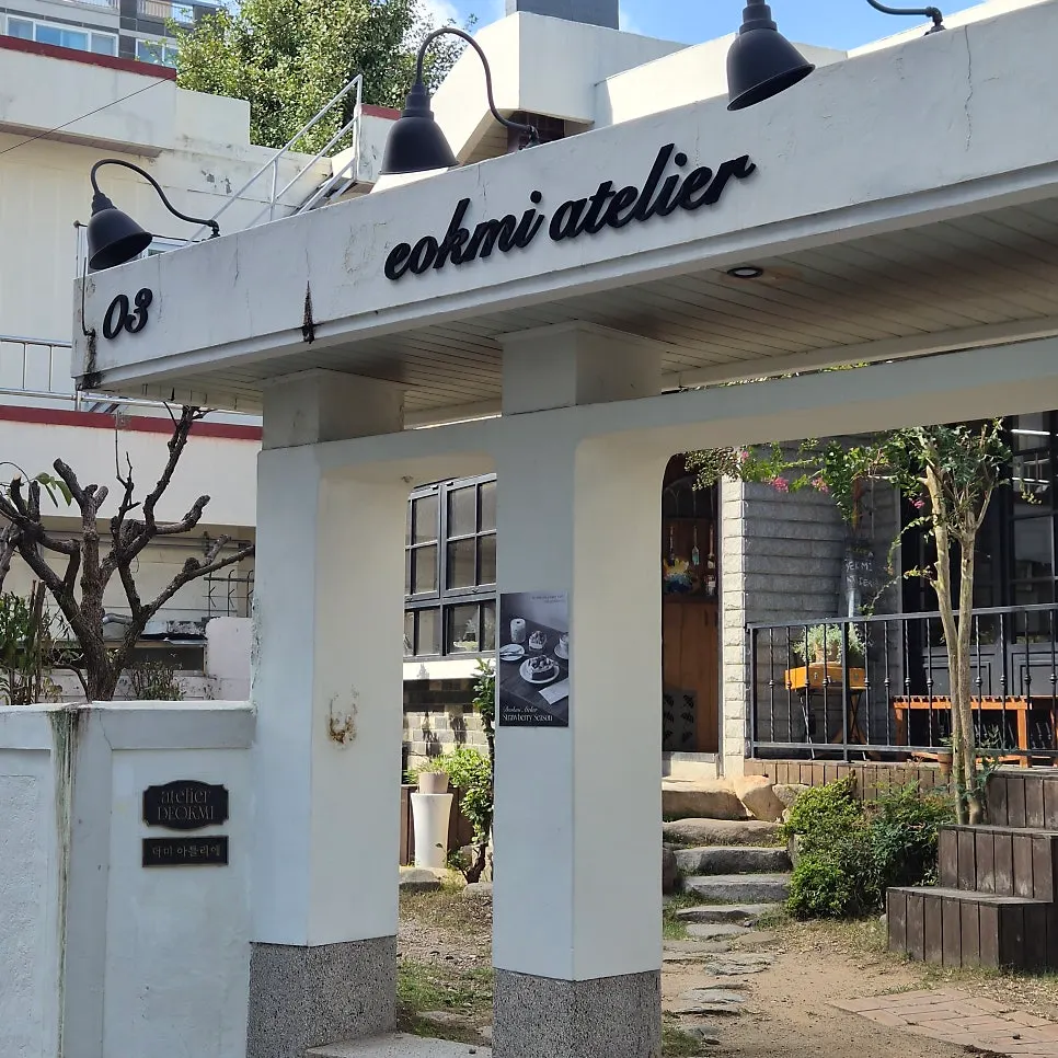 The calm, warm entrance of the café