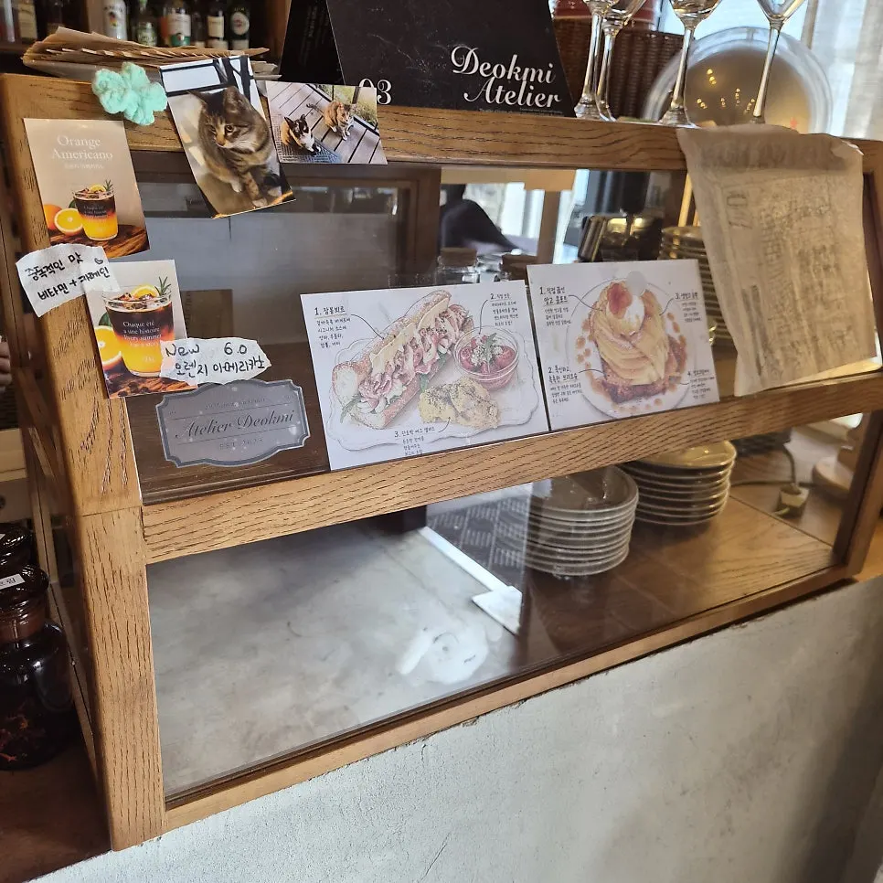 Menu listing for French toast and cake