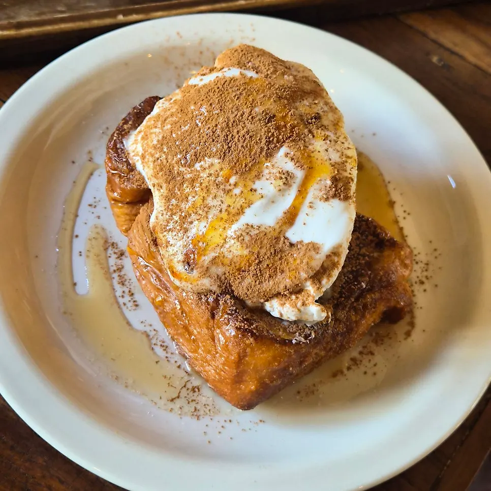 A plate of crème brûlée French toast