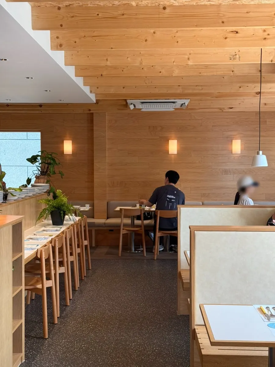Building housing Extra Mile near the Gwangalli café street