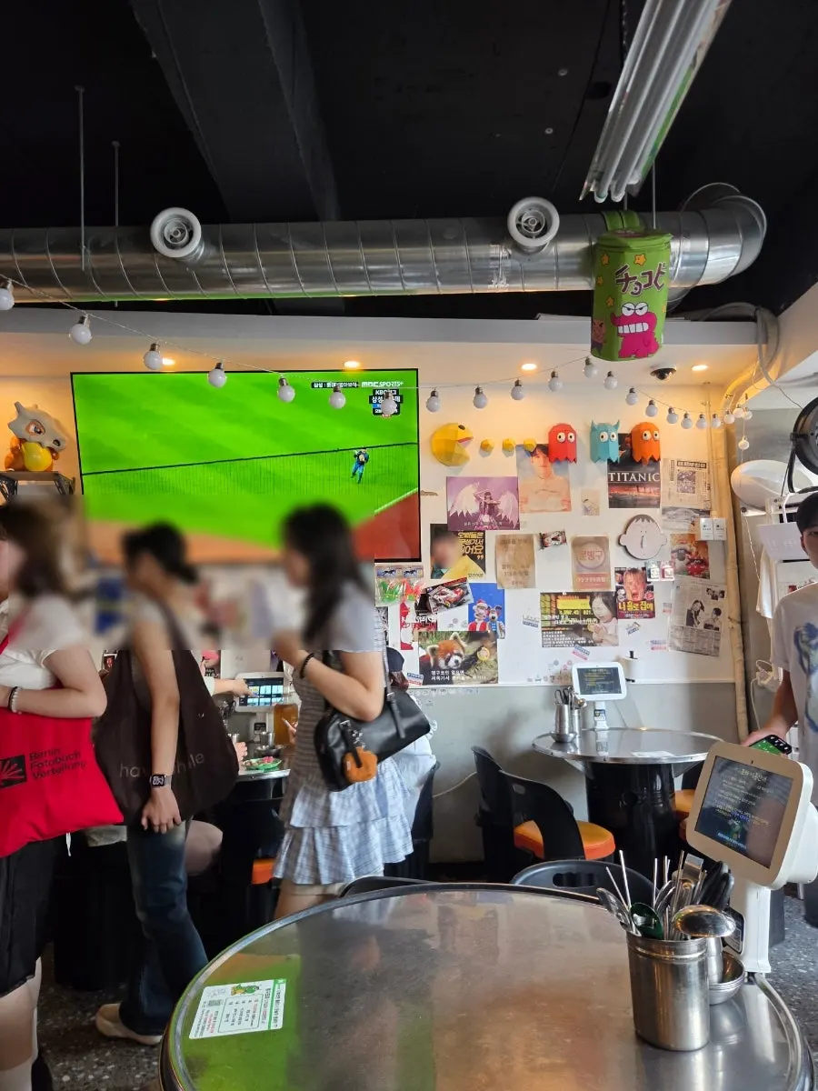 맹구포차 광안본점 입구와 대기 안내