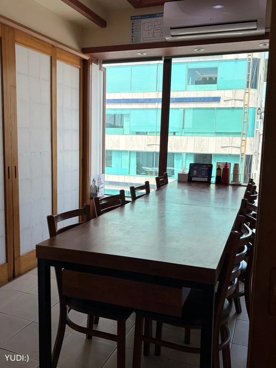 Window seat with sea view at Gwanganda Jjji