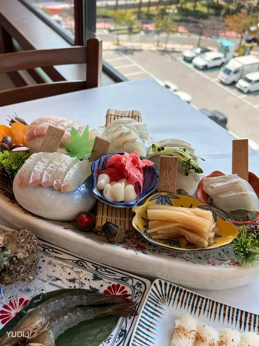Octopus tangtangi and raw shrimp sashimi plates