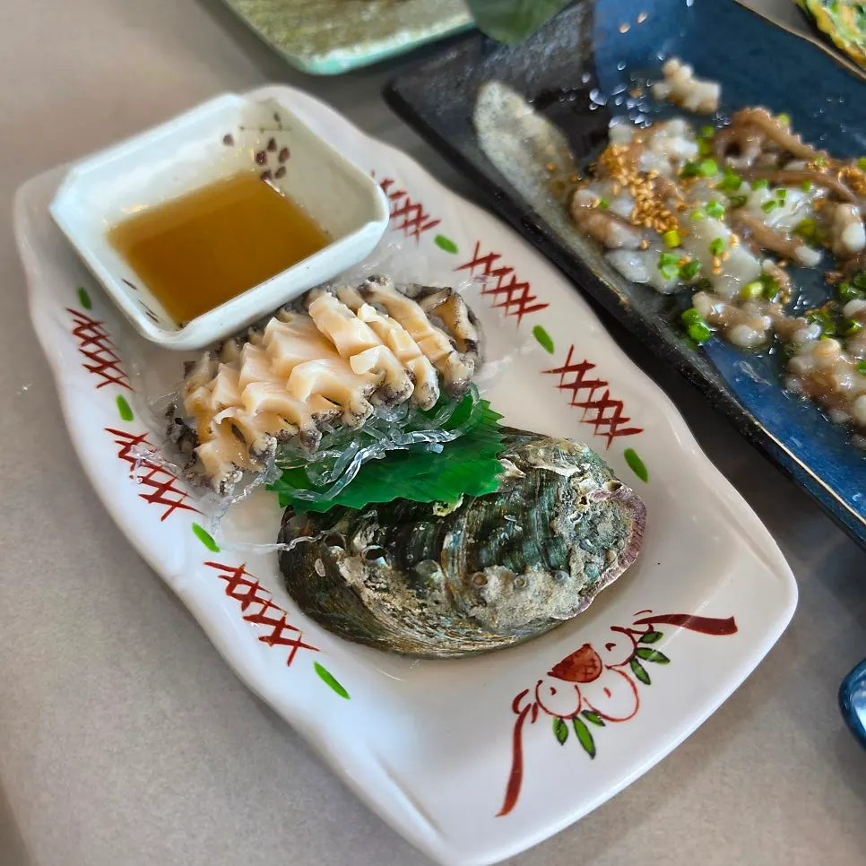 Plates of Gwanganda Jjji side dishes