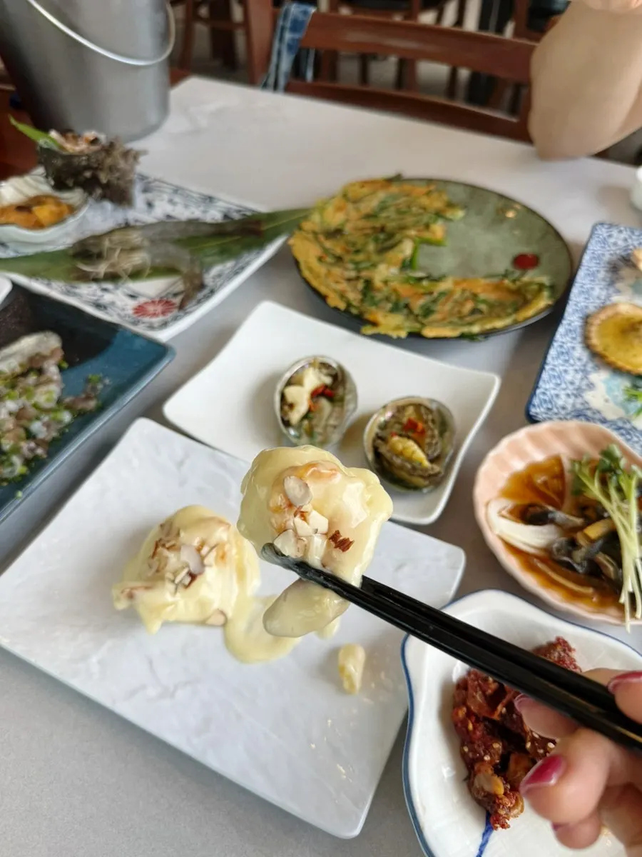 단짠 소스가 올라간 크림새우