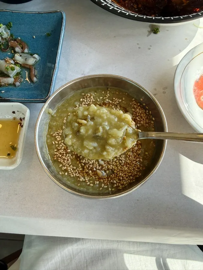 식사류 마무리로 나온 전복죽