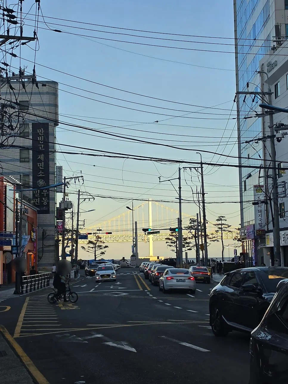 View along the walk from Gwangan Station to Gwangan-mok