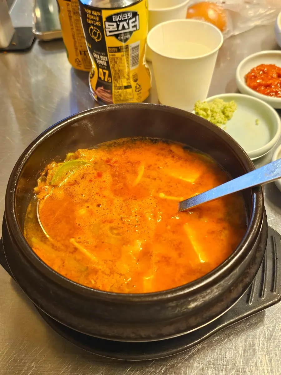 아무것도 찍지 않고 맛본 첫 고기 한 점