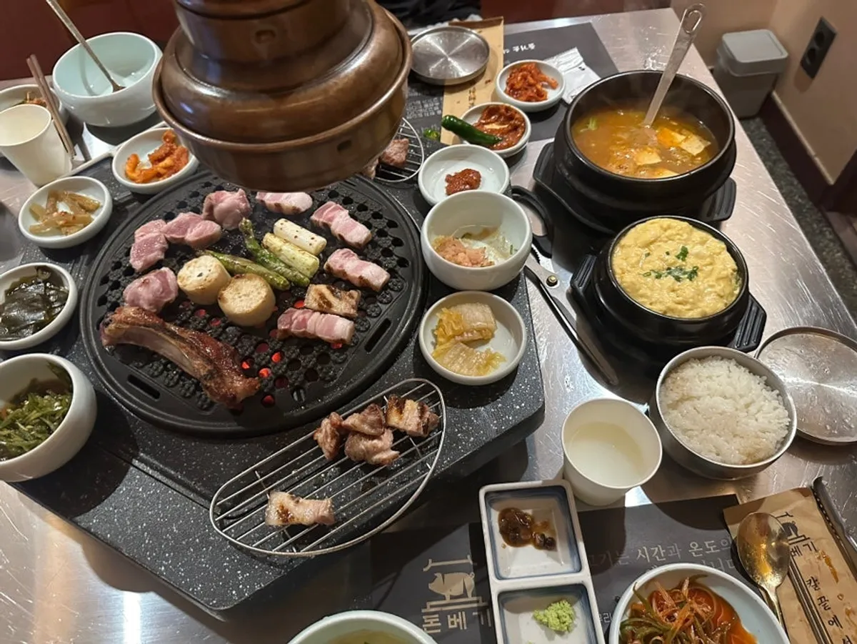 Finishing spread of the meat course at Donbegi Gwang-an Branch