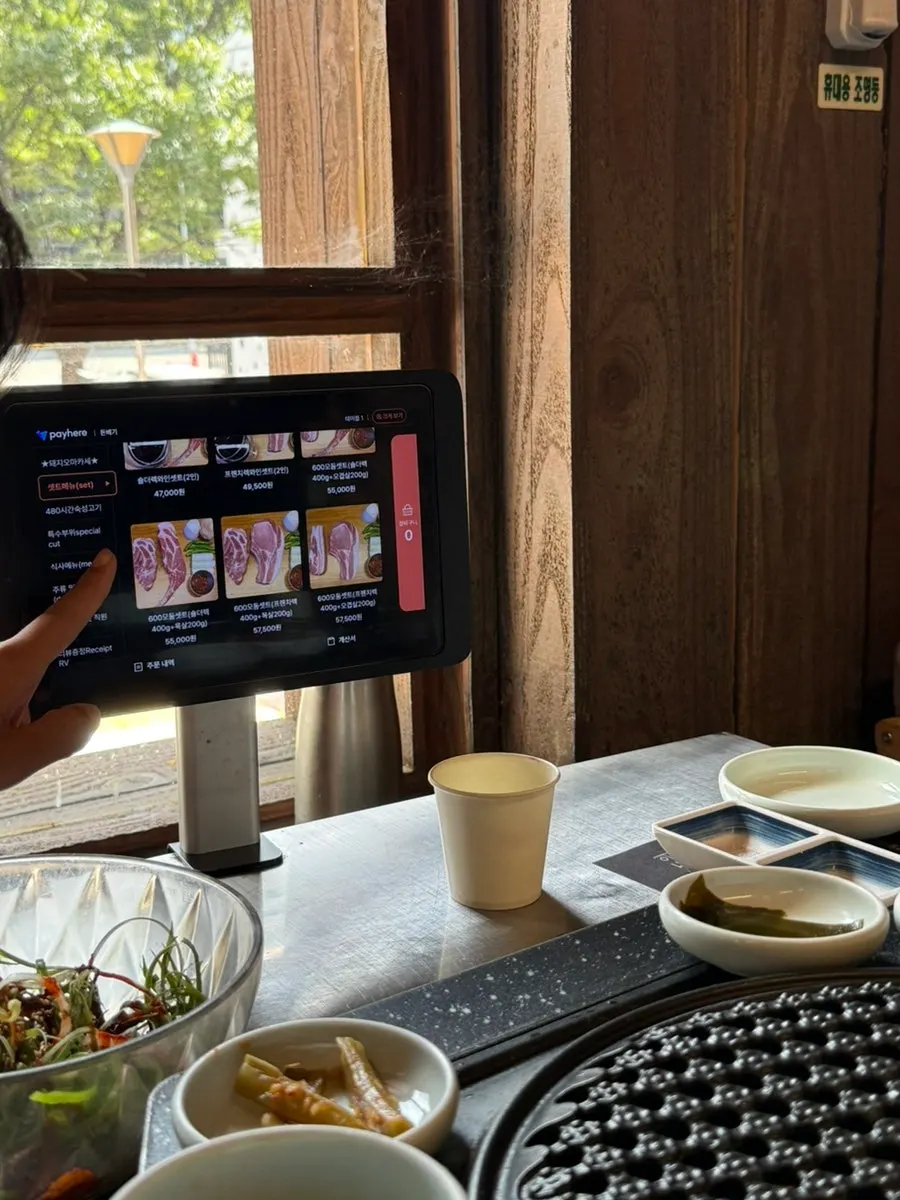 무채와 백김치, 파채, 명란소스 기본찬 한상