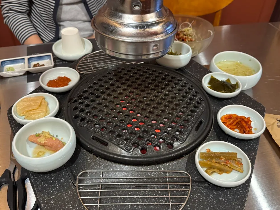 Side dishes served alongside the meat
