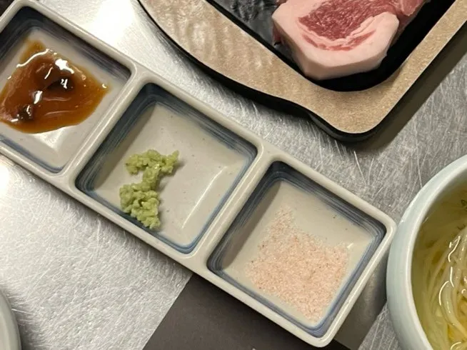 쌈장과 명란, 백김치 등 밑반찬