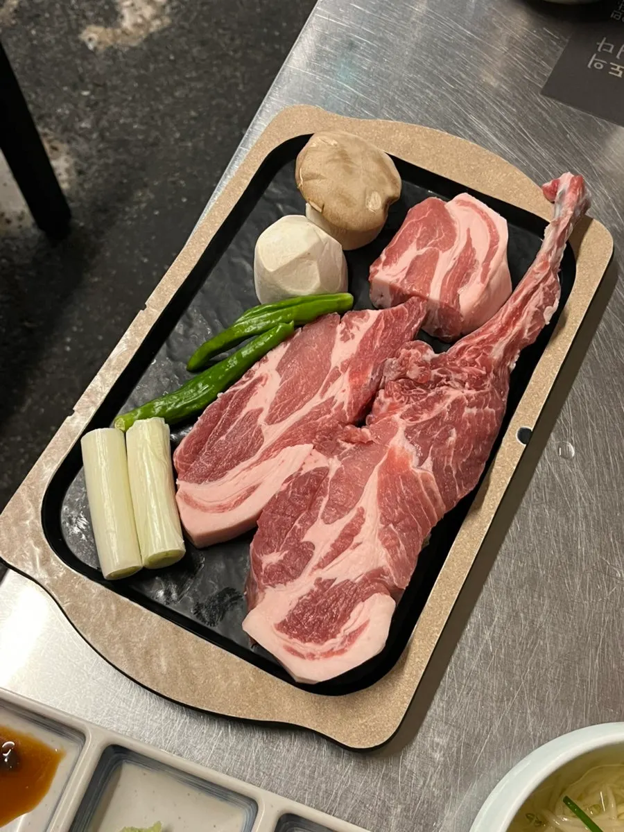 커플모둠한상 숄더랙과 목살 생고기