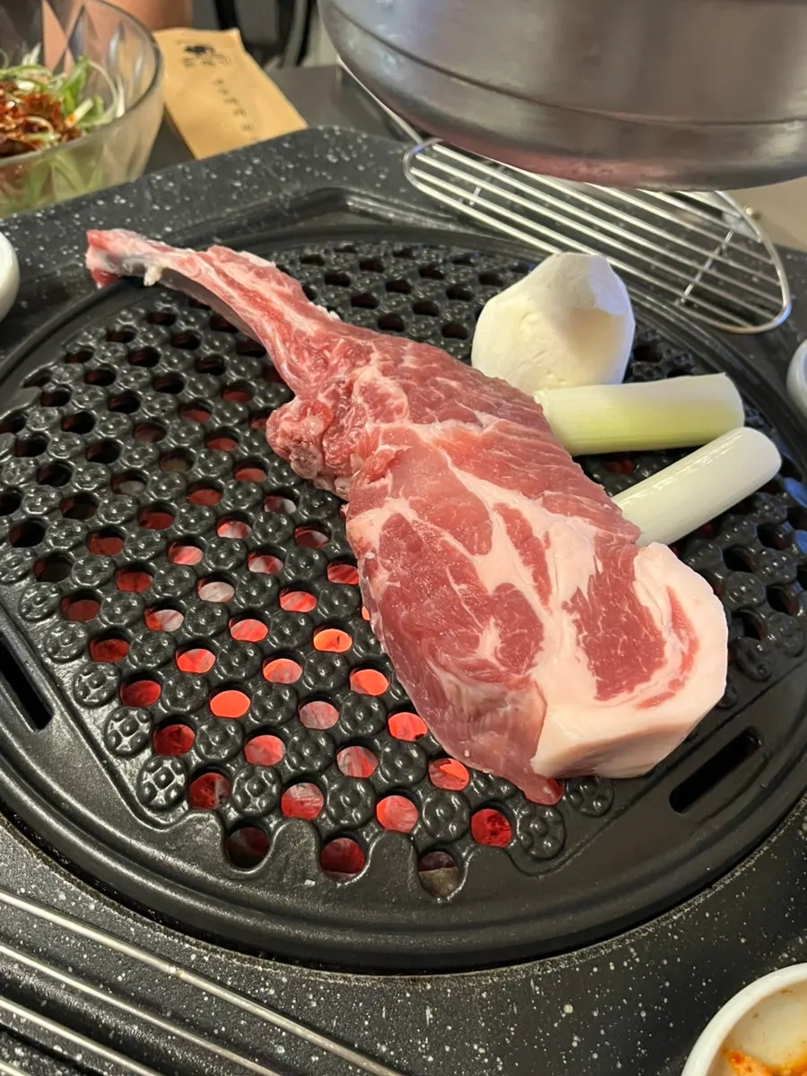 지방 비율이 적절한 숄더랙 근접
