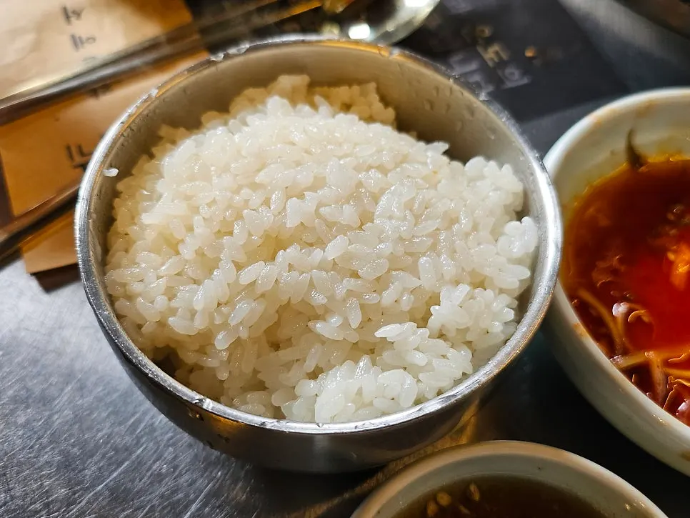 윤기 흐르는 공기밥