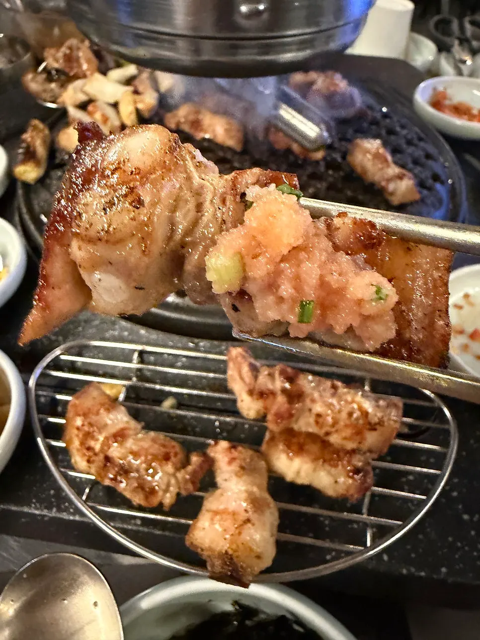 와사비 얹은 오겹살 한 점