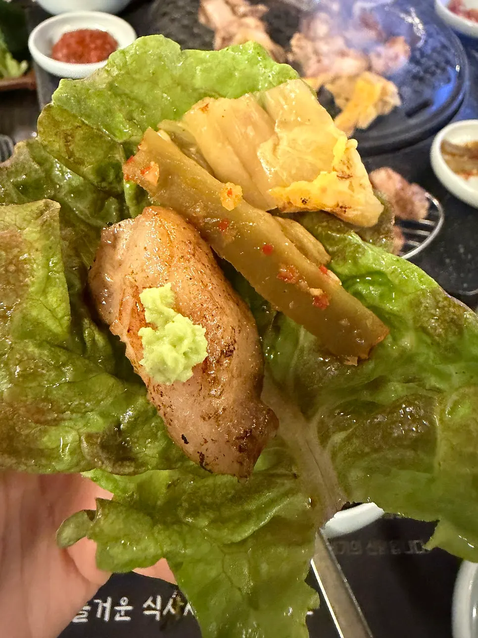 쌈채소에 싼 오겹살 쌈
