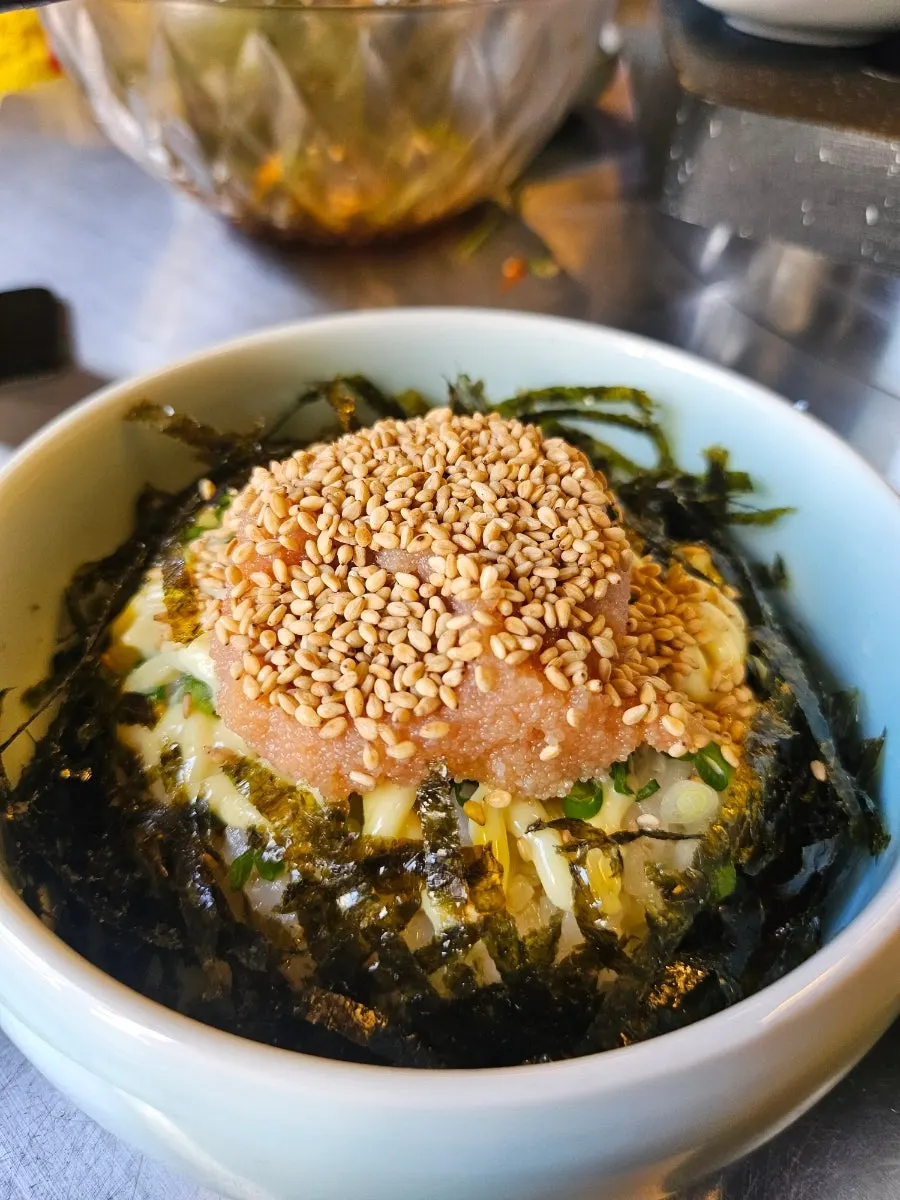オギョプサルと豚皮を一緒に焼く鉄板