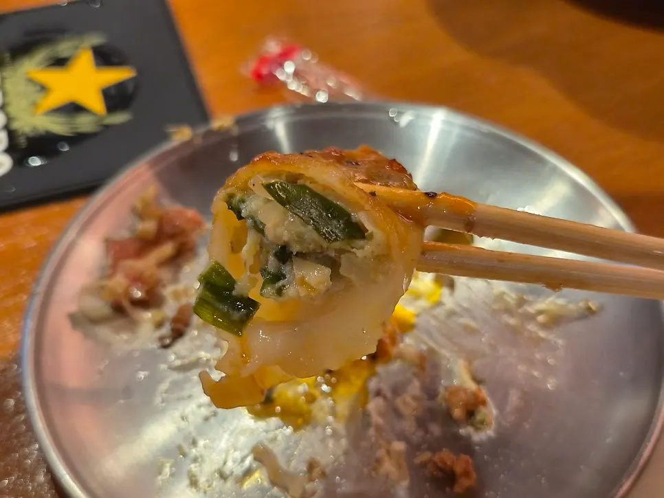 Sweet-and-spicy gyoza addiction bar snack