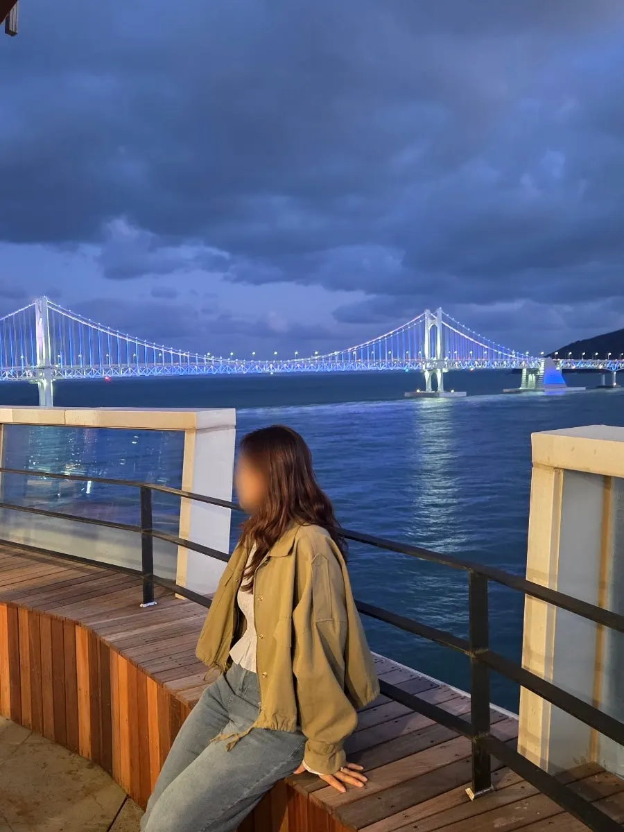 Enjoying a Busan trip from the terrace in front of Gwangan Bridge