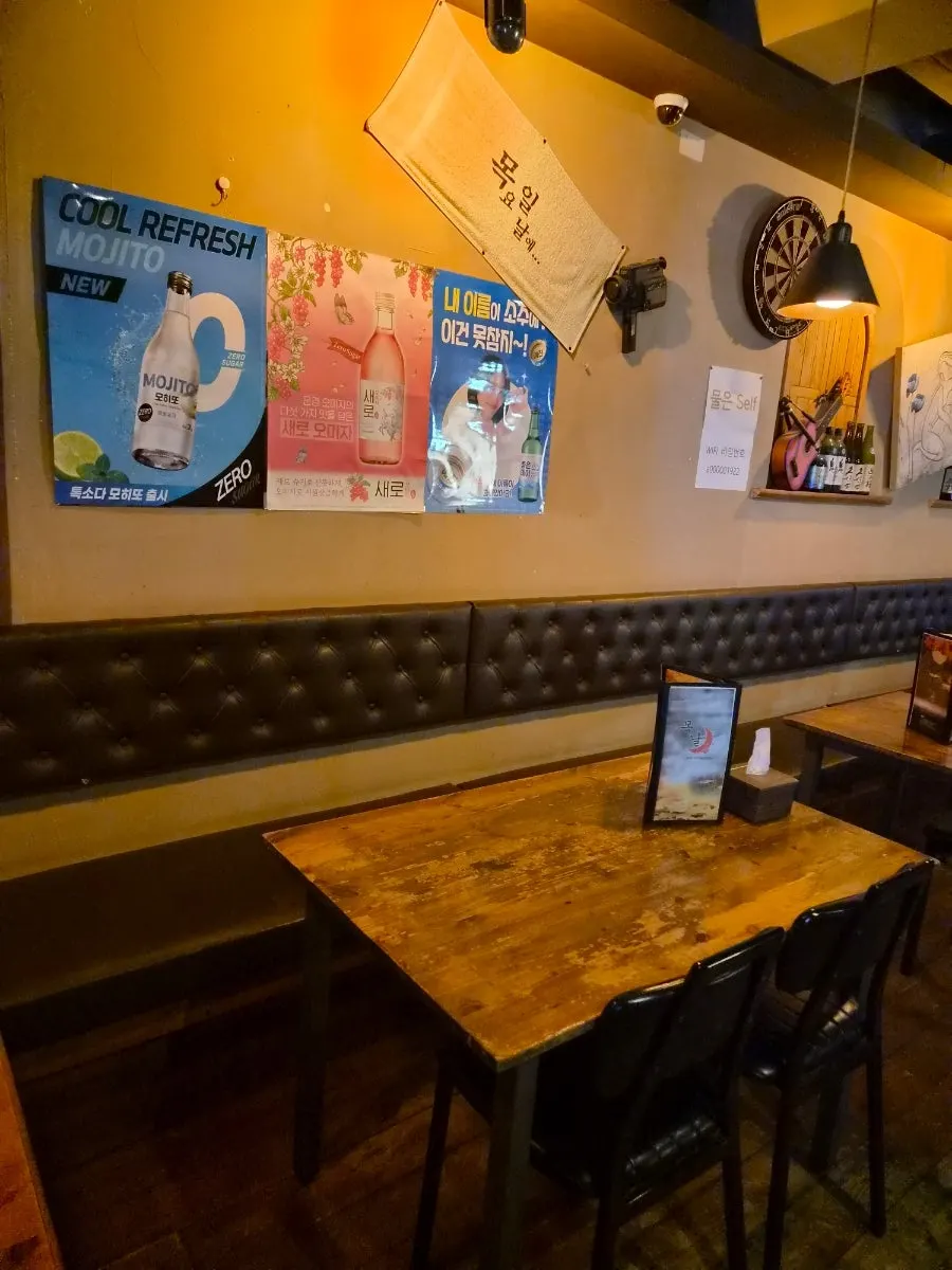 Table seating at Moknal for larger groups