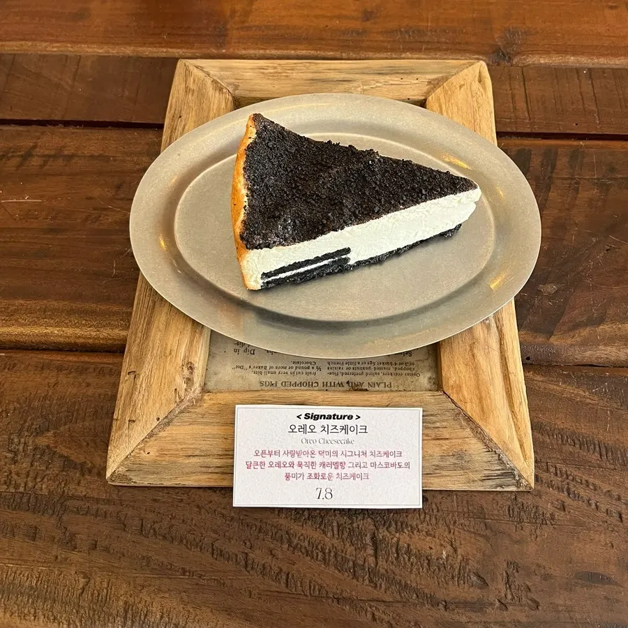 Drink list on the Deokmi Atelier Gwang-an Branch menu board