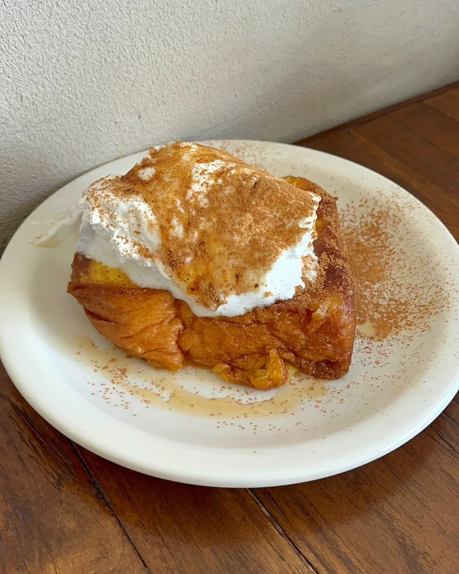 A plate of crème brûlée French toast