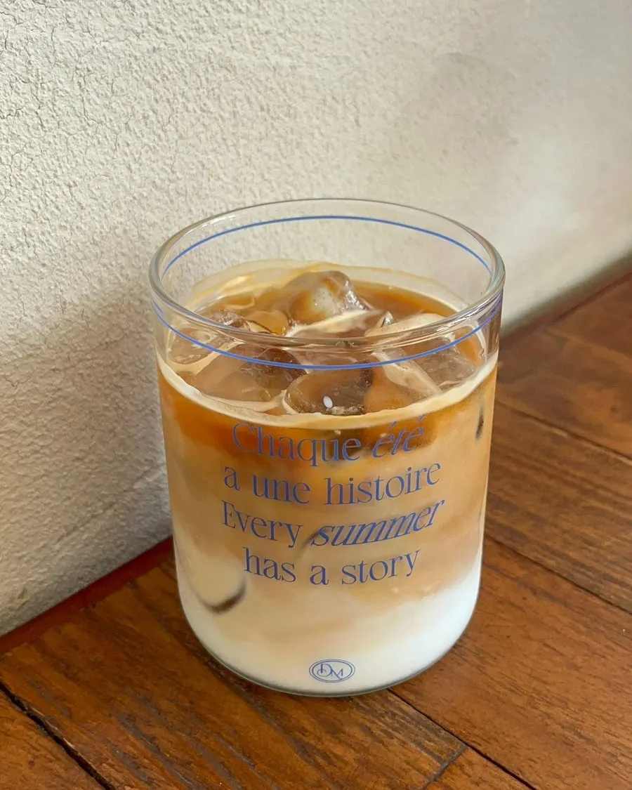 A glass of iced café latte