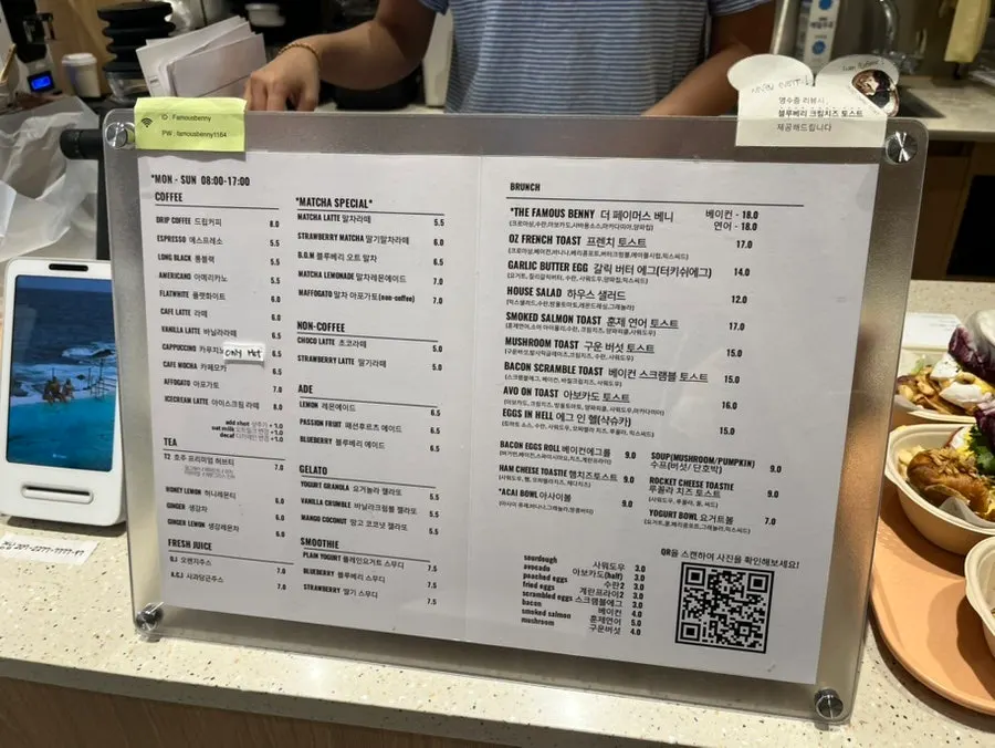 민락동 골목의 브런치 카페 입구