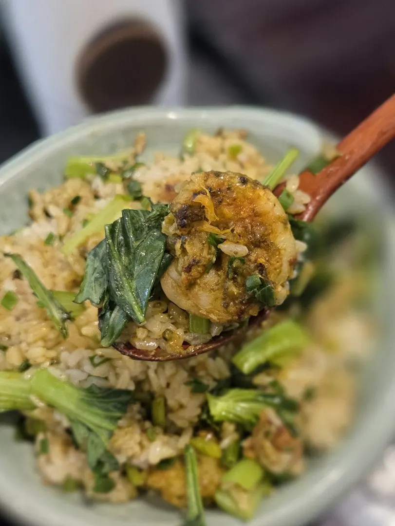Mixing the lobster shrimp pot rice