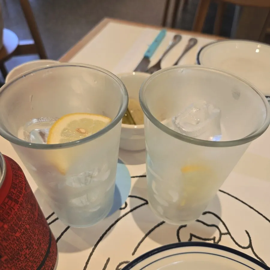 Glass of coke with ice and lemon slices