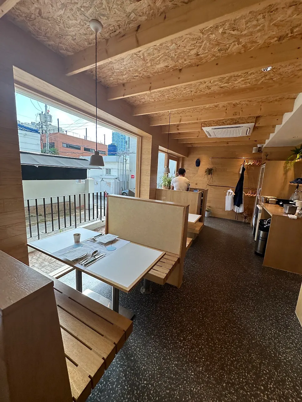 Interior in wood and white tones