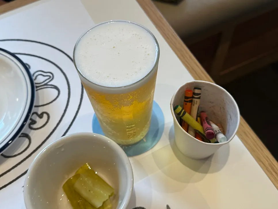 Segelas bir draft Budweiser